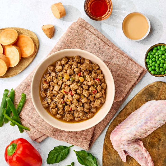 Conserva Naturo Adult cu Carne de Curcan, Fructe si Legume in Sos cu Ierburi Aromatice 390g [3]