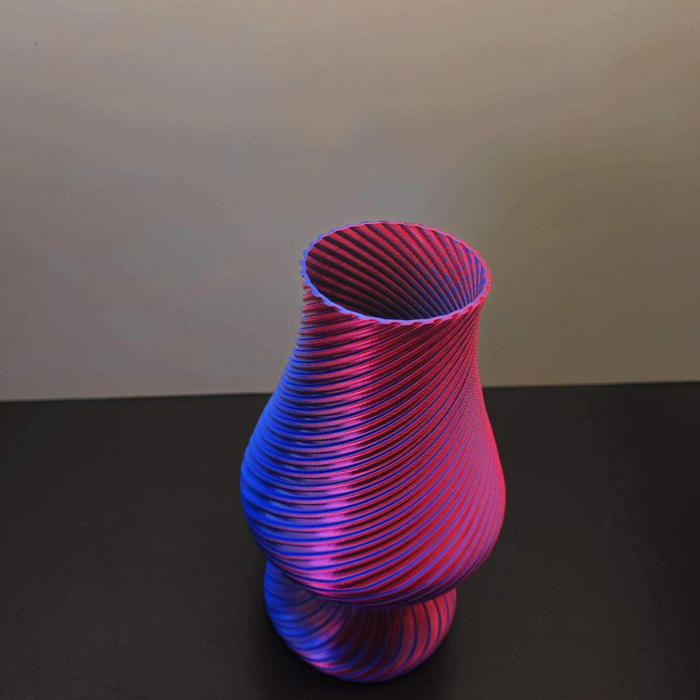 Vază Decorativă în Formă de Pocal– Design Unic cu Efect Spiralat [8]
