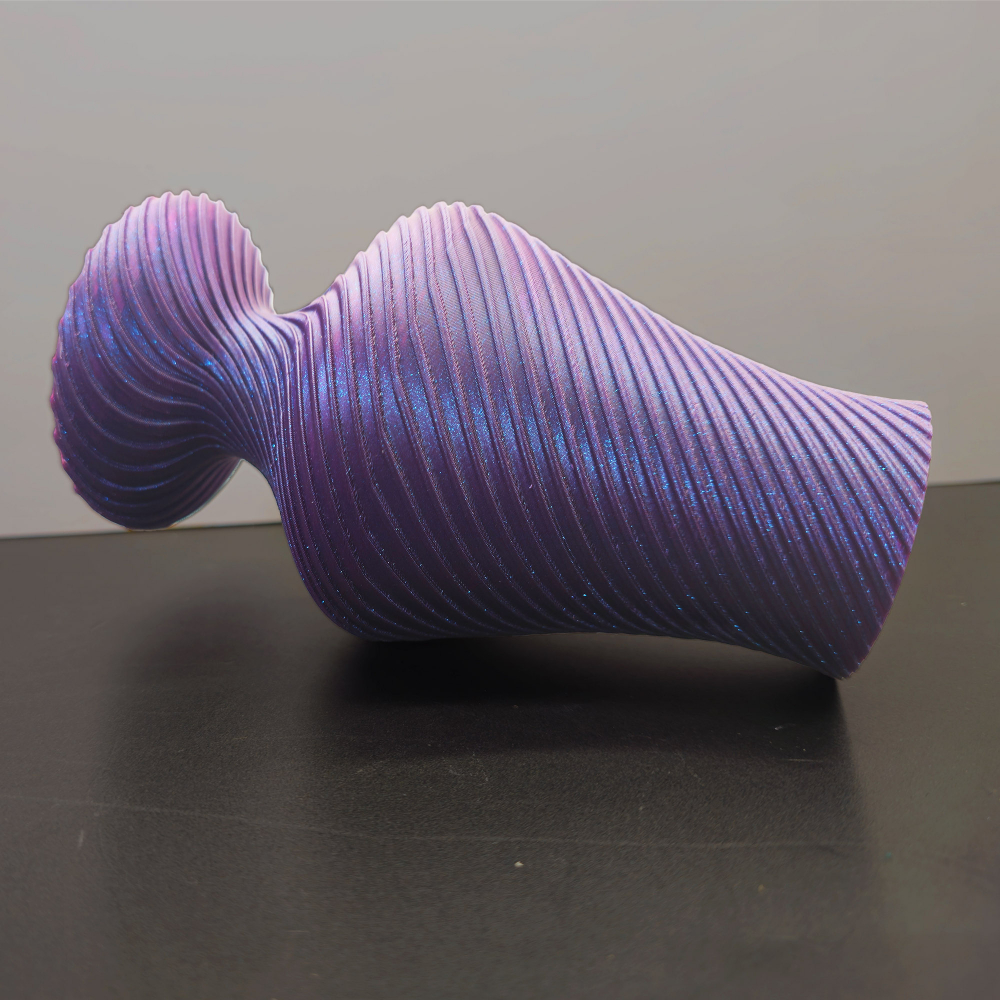 Vază Decorativă în Formă de Pocal– Design Unic cu Efect Spiralat [5]