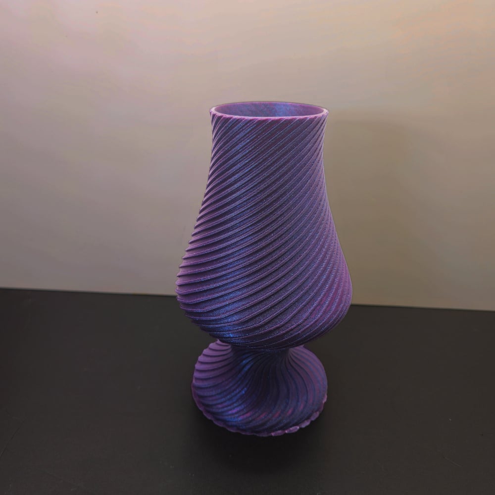 Vază Decorativă în Formă de Pocal– Design Unic cu Efect Spiralat [8]