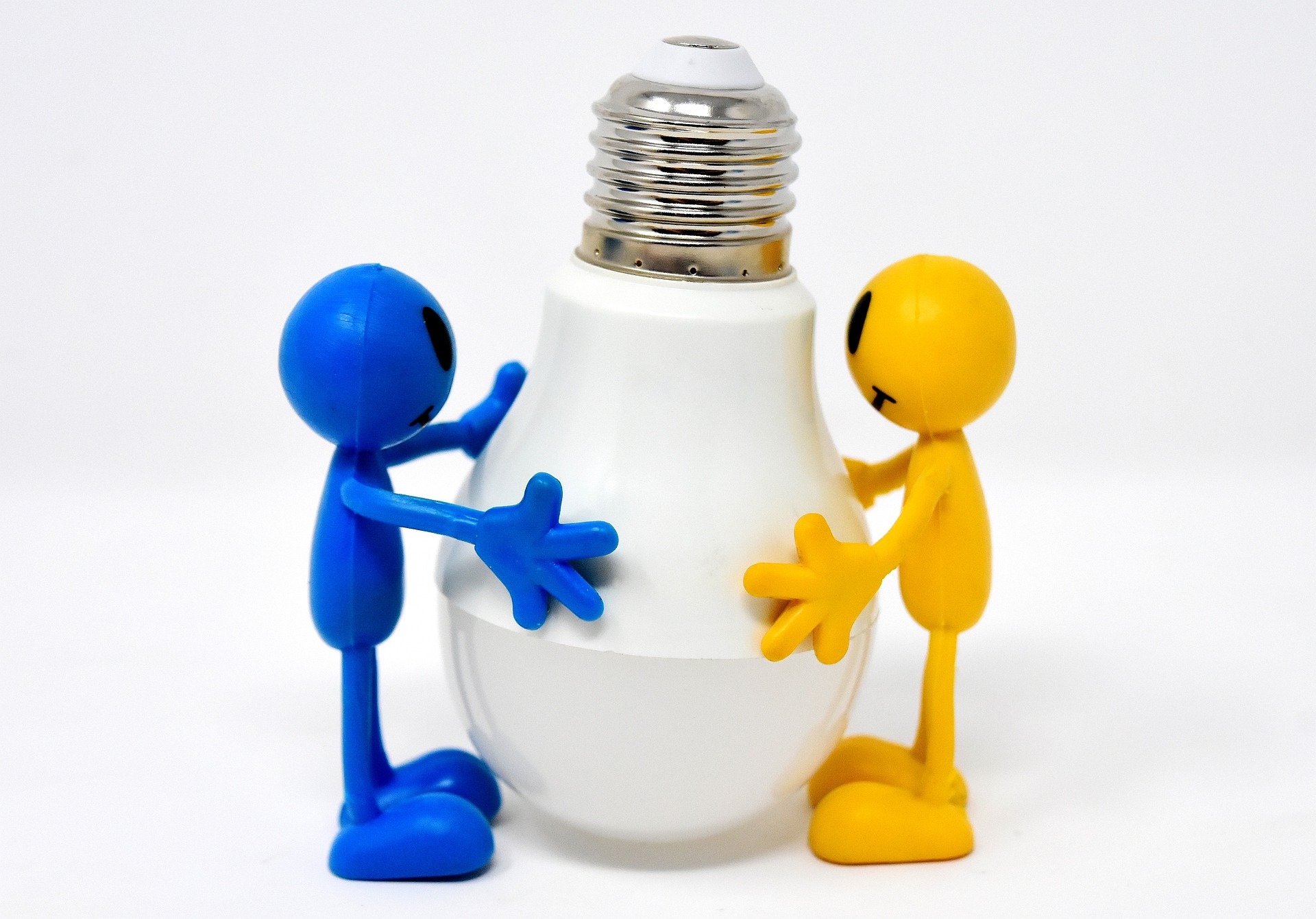 Sfaturi pentru a economisi energie cu corpurile de iluminat