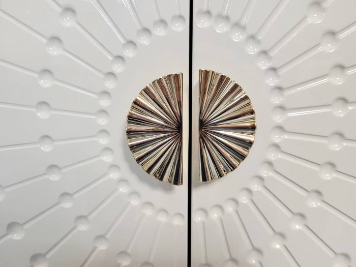 Comodă 2034 alb lucios, lemn masiv cu detalii aurii, model raze soare, 120 cm [4]