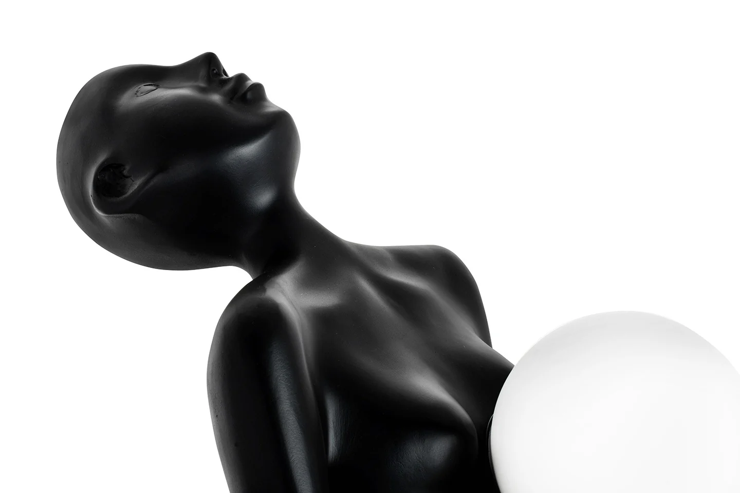 Lampadar sculptural F 9101 M, fibră de sticlă neagră, siluetă umană cu 6 globuri din sticlă albă, H 180 cm [5]
