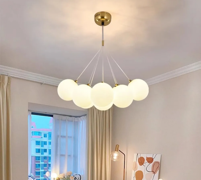 Lustra modernă 7/11 globuri – metal + sticlă, auriu/alb, design minimalist, E27 [2]