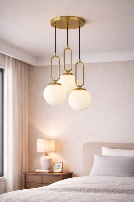 Lustră modernă 1116/3CP, metal auriu cu 3 globuri din sticlă opală, design geometric [2]