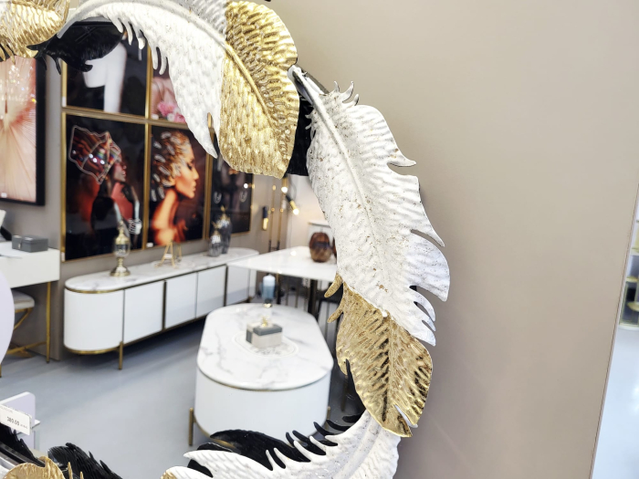 Oglindă ovală 16471 – ramă voluminoasă cu pene albe și accente aurii, decor glamour, 85x65 cm [2]
