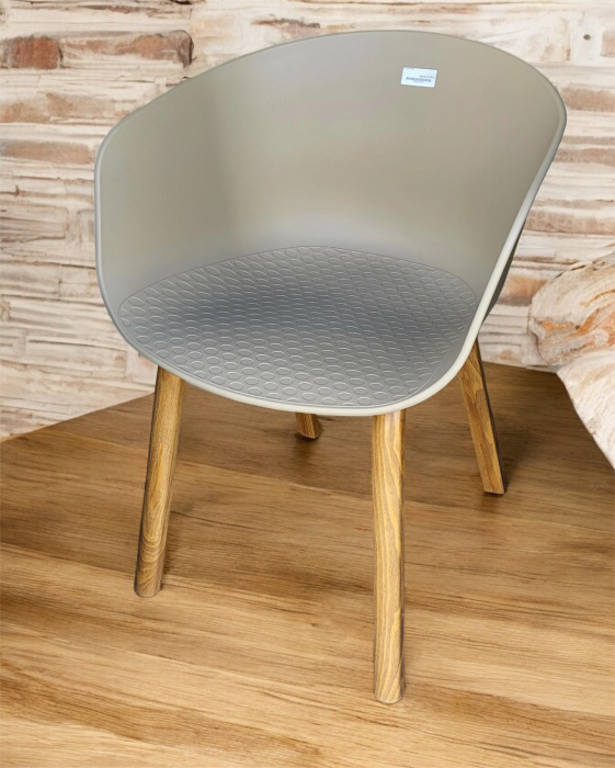 Scaun 7040 crem, plastic cu picioare din lemn, 58x79 cm [1]