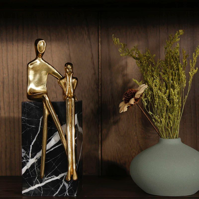 Statuetă decorativă metal auriu lucios, design abstract siluetă umană [4]