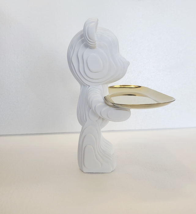 Statuetă decorativă modernă ursuleț XL 010 din rășină, alb, gri sau negru, cu tavă metalică aurie, design contemporan, 21 cm înălțime [2]