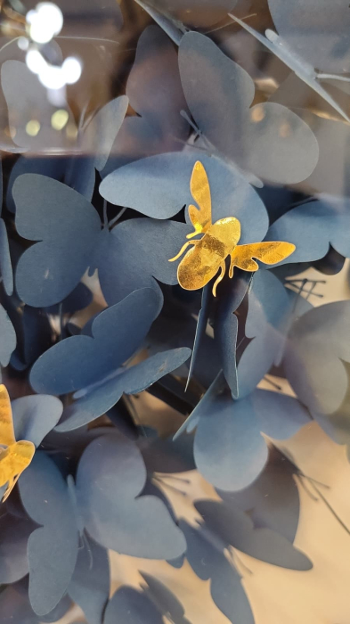 Tablou 3D Fluturi 63348, Hârtie și Acril Transparent, Albastru Alb cu Accente Aurii, 100x100 cm [4]