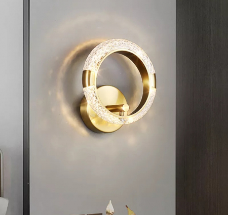 Aplica LED 210501 aurie, 15x15x14 cm – modernă și elegantă, cu trei intensități de lumină [1]