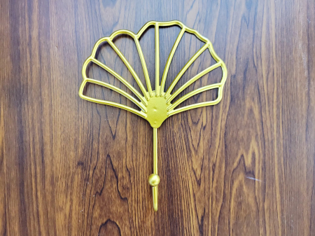 DECORATIUNI - Cuier de Perete 027, Metal Auriu, Design Stilizat Elegant, Formă Evantai