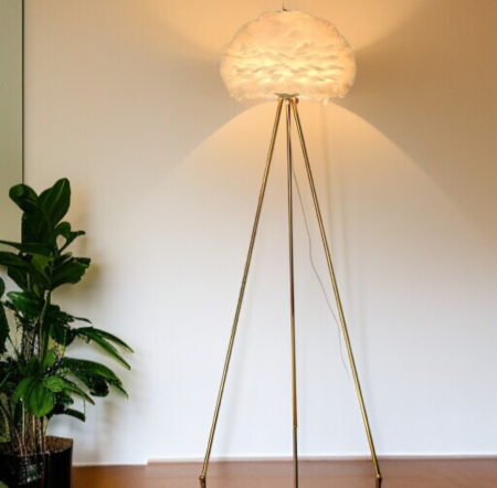 Lampadar FL19287 cu pene albe și trepied auriu, Ø40 cm, H160 cm [1]