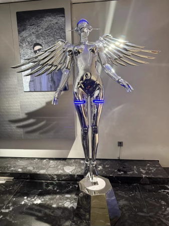 VEIOZE SI LAMPADARE - Lampadar sculptural K 8801, rășină cromată tip oglindă, înger cu aripi metalice și LED albastru, H 220 cm