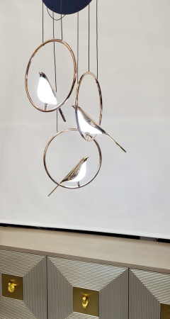 Lustră 3002/3H LED cu 3 pendule aurii și pasăre decorativă [1]