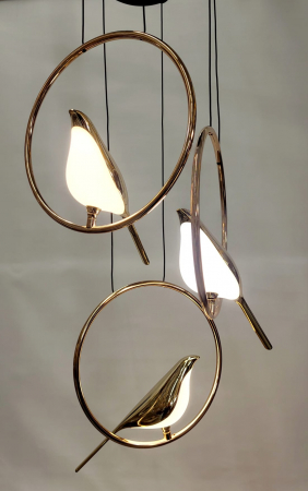 Lustră 3002/3H LED cu 3 pendule aurii și pasăre decorativă [2]