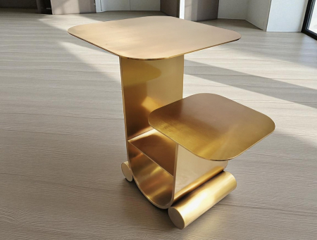 Masă aurie cu 2 niveluri, design modern din metal, suport depozitare integrat [1]