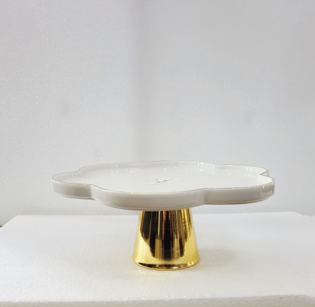 Accesorii bucătărie & dining - Platou decorativ AYPD22-22 din ceramică albă, formă floare, picior metal auriu, 25 cm