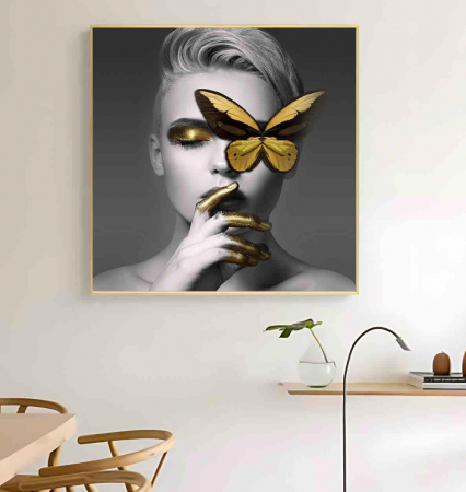 TABLOURI - Tablou decorativ 80x80 cm – Portret feminin alb-negru cu fluture auriu