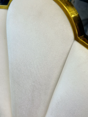 Scaun dining BC62 din catifea crem, cadru și picioare aurii, spătar evantai, 103 cm [4]