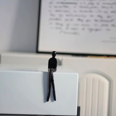 Statuetă decorativă metal negru, design abstract siluetă umană [4]