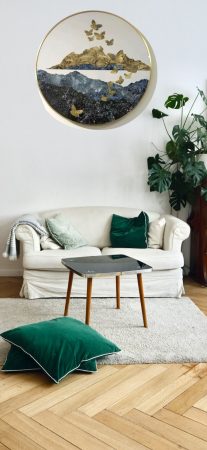 TABLOURI - Tablou rotund 80 cm cu fluturi aurii și peisaj montan, decor modern