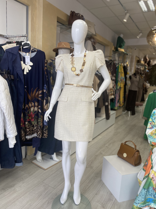 Rochie eleganta cu fir auriu [1]