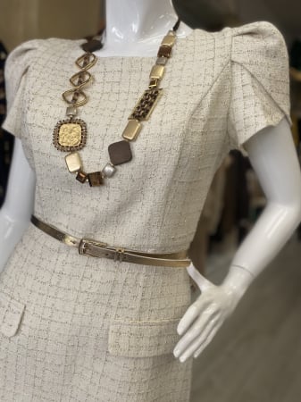 Rochie eleganta cu fir auriu [1]