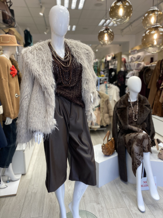 Pantalon piele ecologica scurt [1]