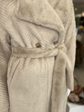 Palton bej blana artificiala [2]