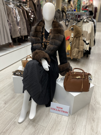 HAINA BLANA NATURALA,PALTOANE,GECI SI VESTE - Palton cu guler de blana naturala maro