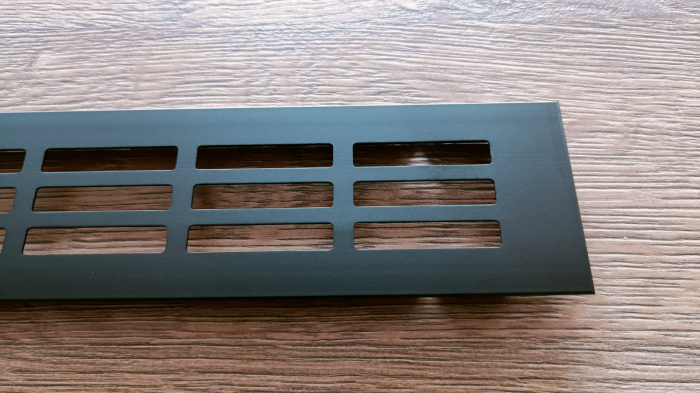 Grilaj aerisire finisaj negru [6]