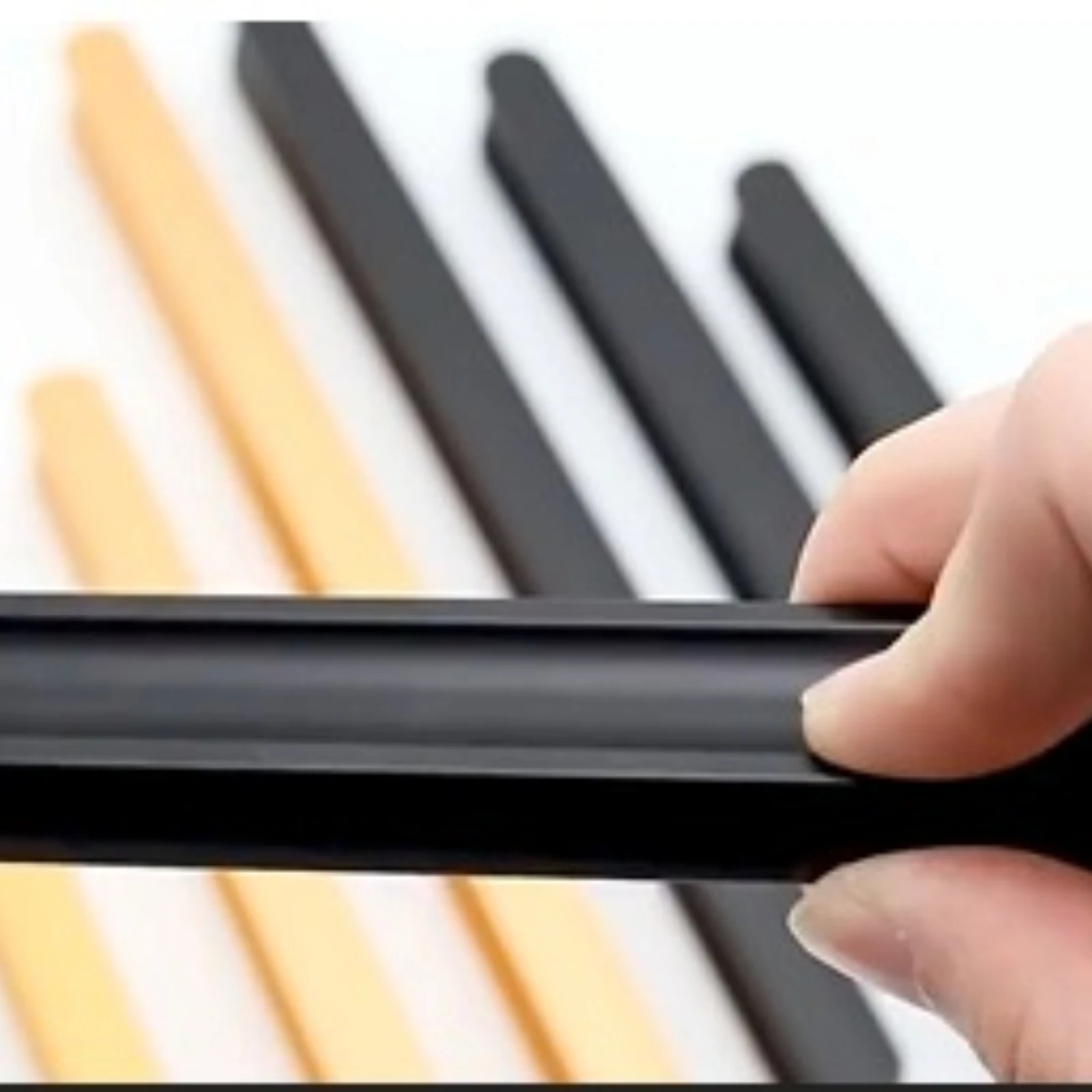 Maner Perfect Linear negru mat [15]