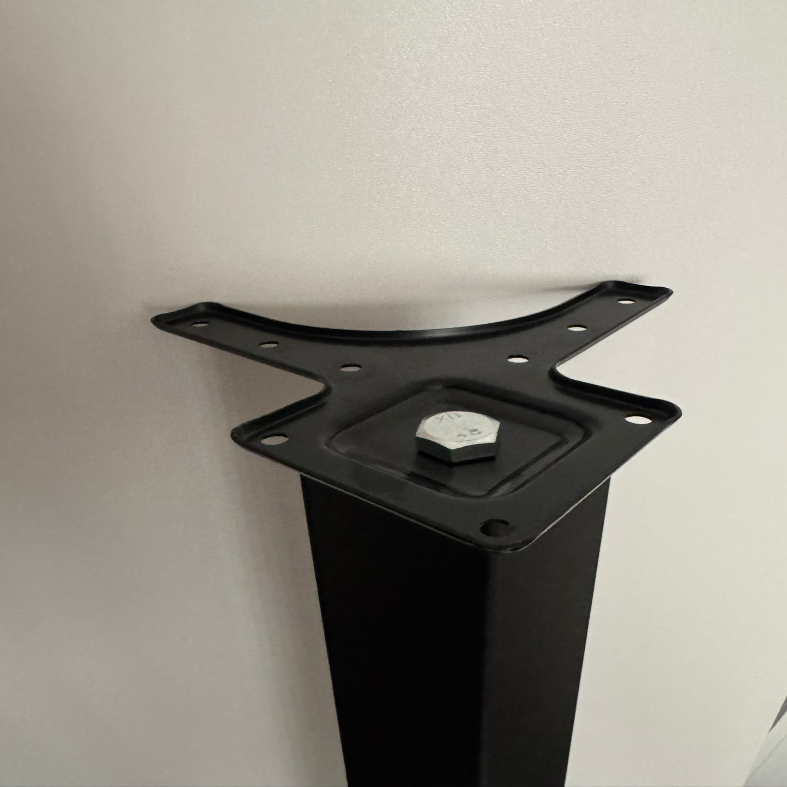Picior mobilier h 710 mm cu flanșă [5]