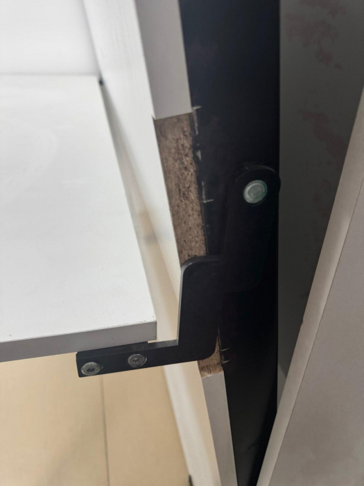 Sistem de pat rabatabil vertical, cu birou pliabil [18]