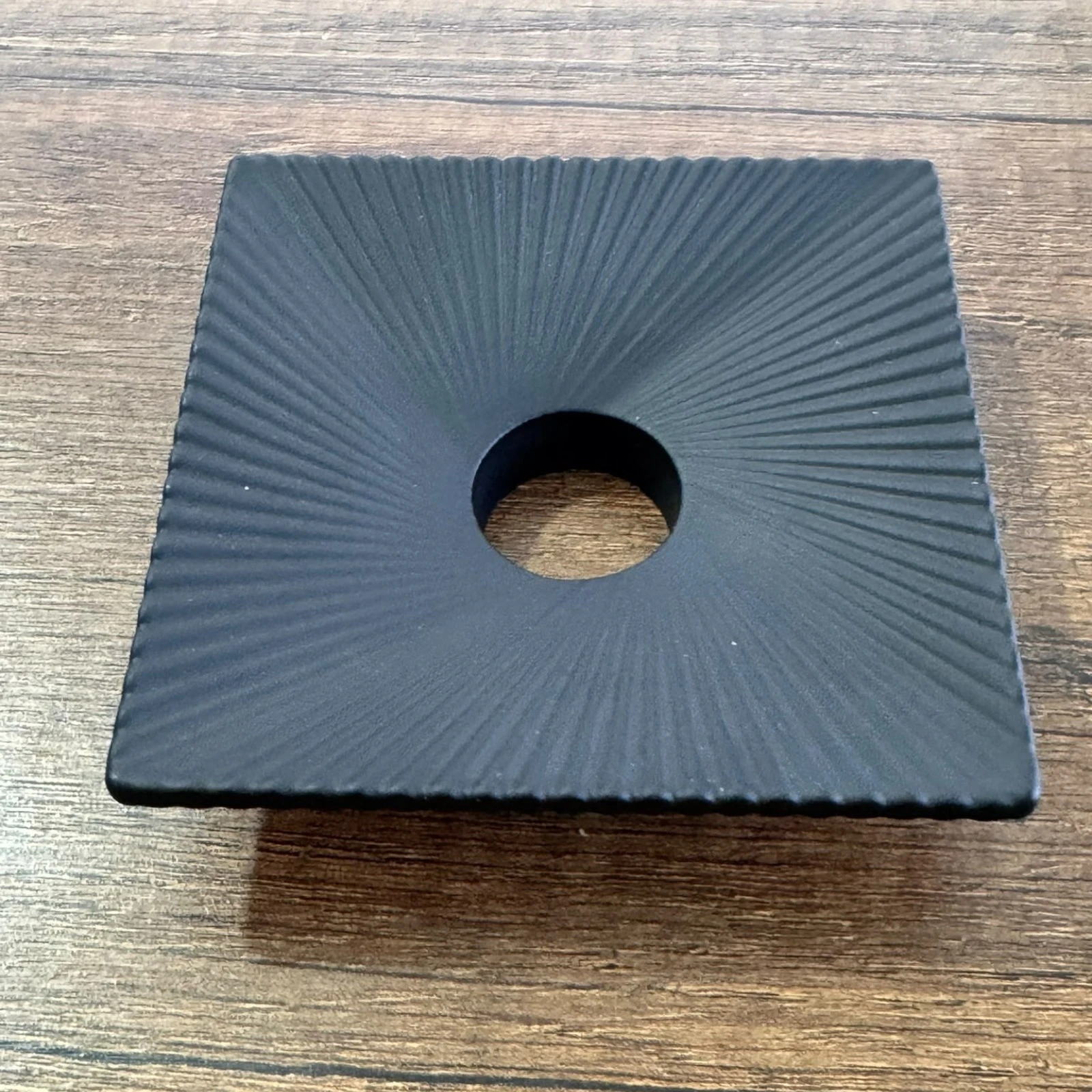 Manere pentru mobilă - Mâner metalic Vega pentru mobilier, 84 x 84 mm