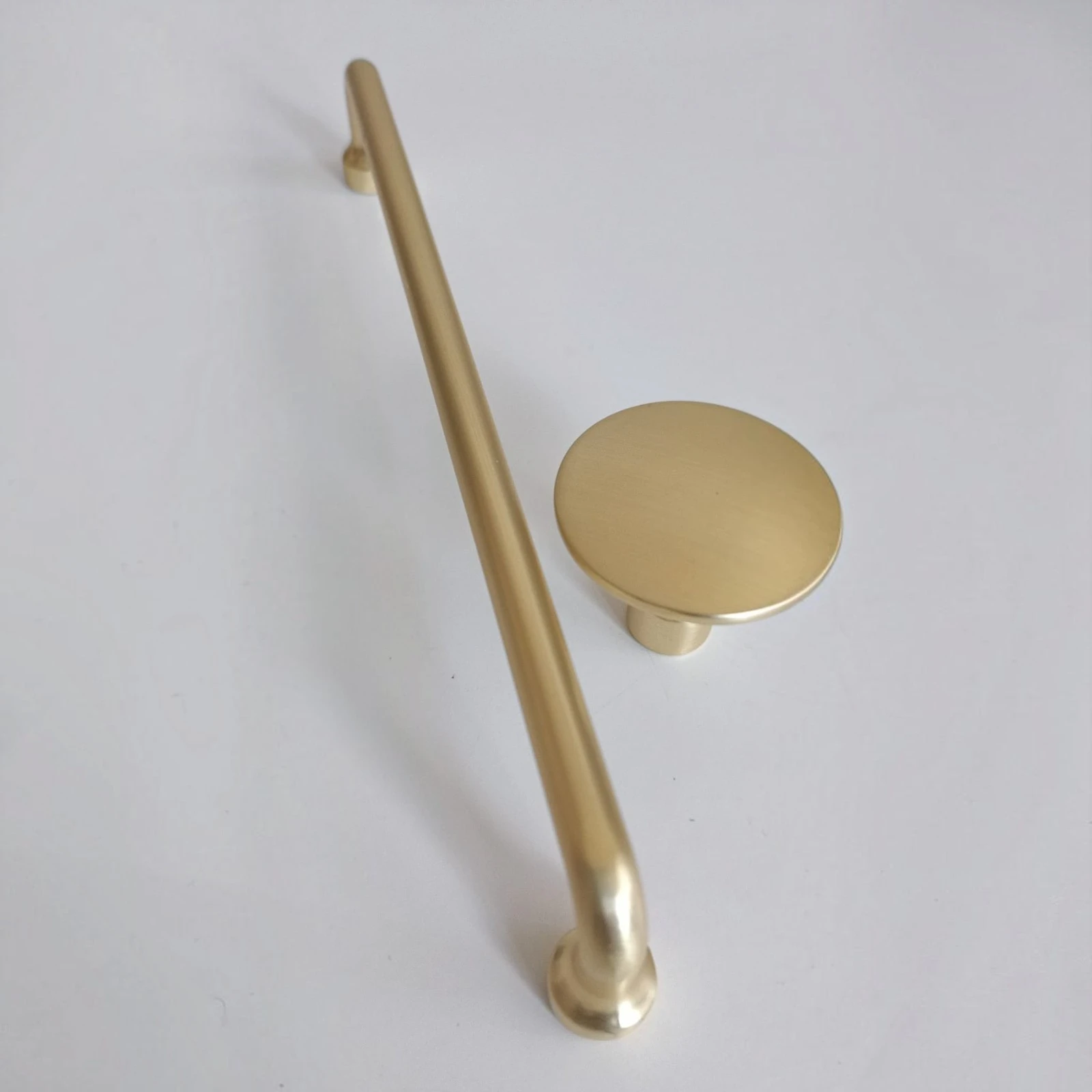 Mâner metalic Flinn pentru mobilier - interaxă 128 mm [3]