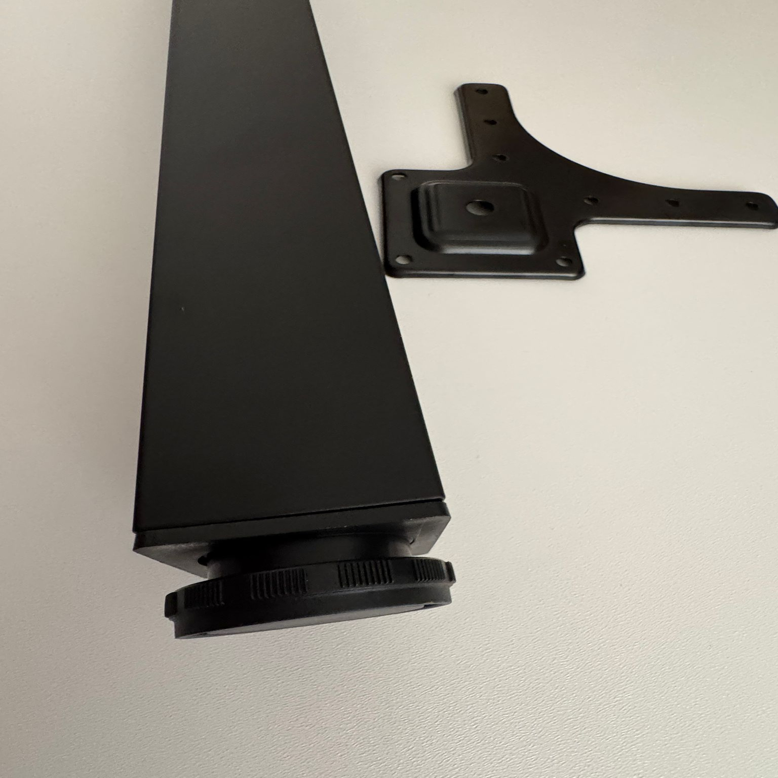 Picior mobilier h 710 mm cu flanșă [2]