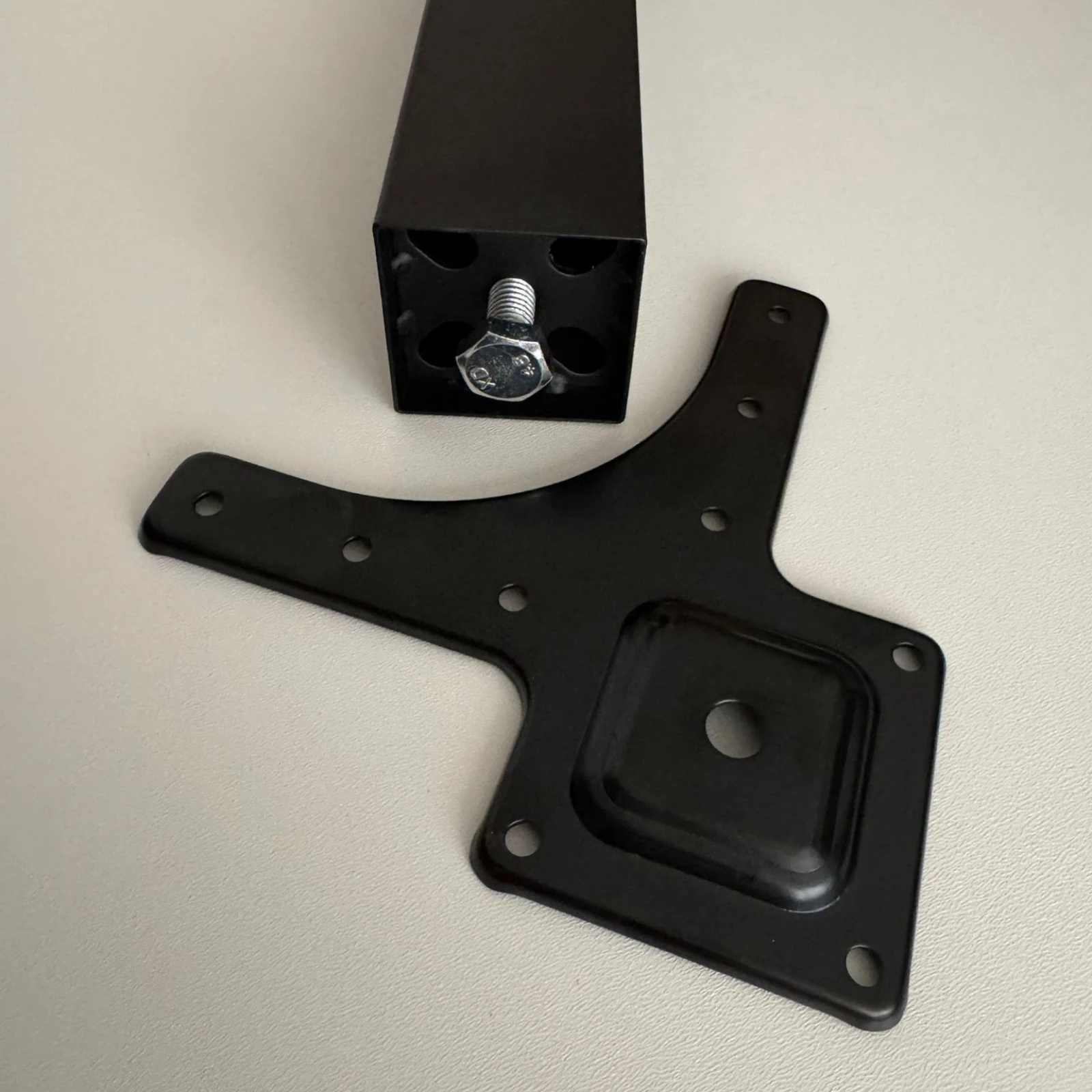 Picior mobilier h 710 mm cu flanșă [9]