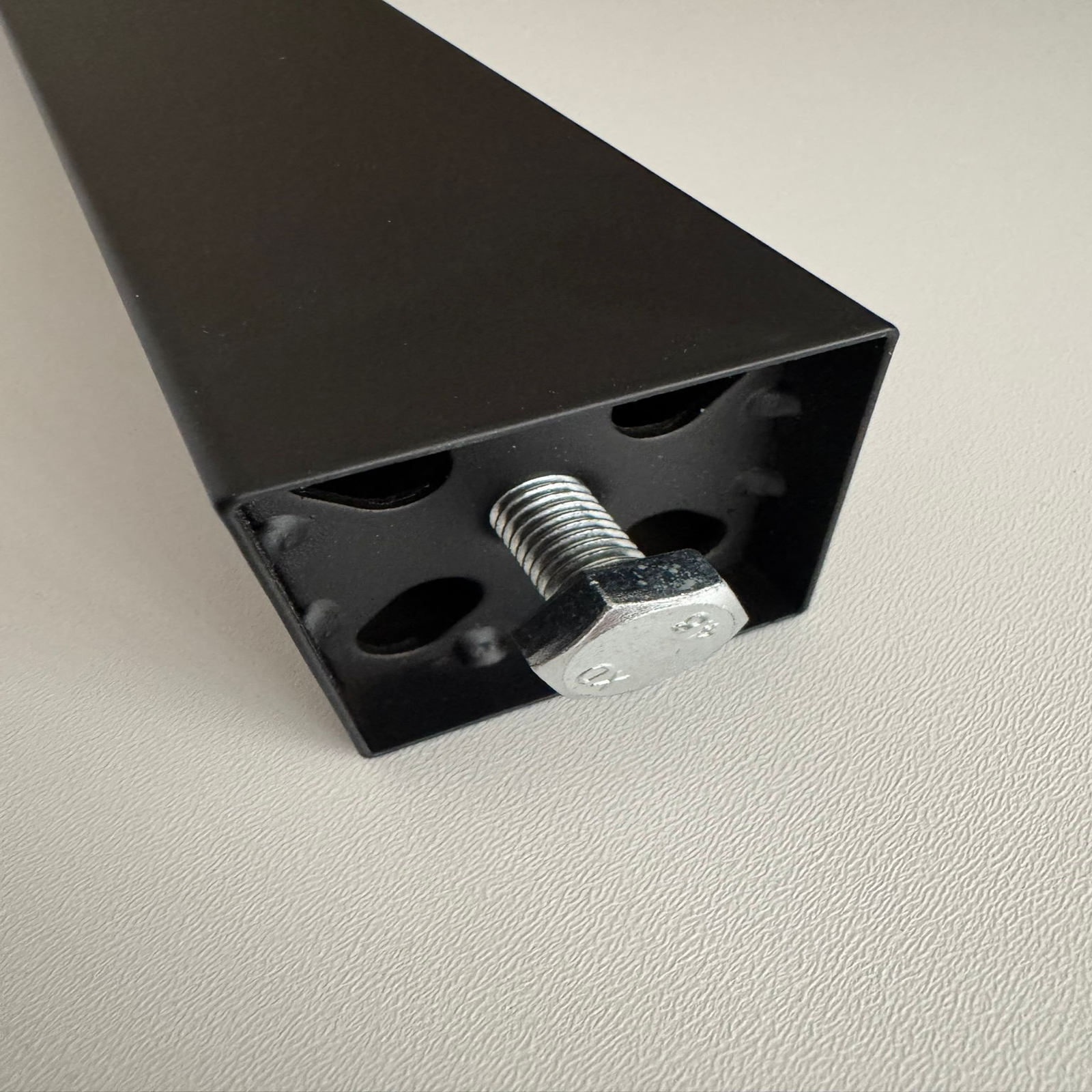 Picior mobilier h 710 mm cu flanșă [5]