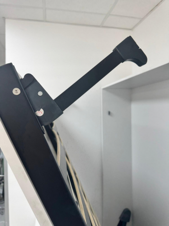 Sistem de pat rabatabil vertical, cu birou pliabil [16]