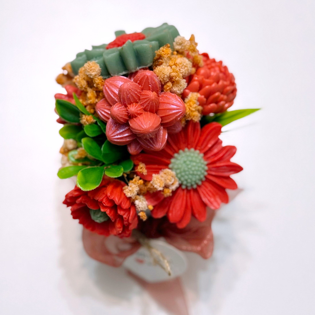 Aranjament din flori de sapun [3]