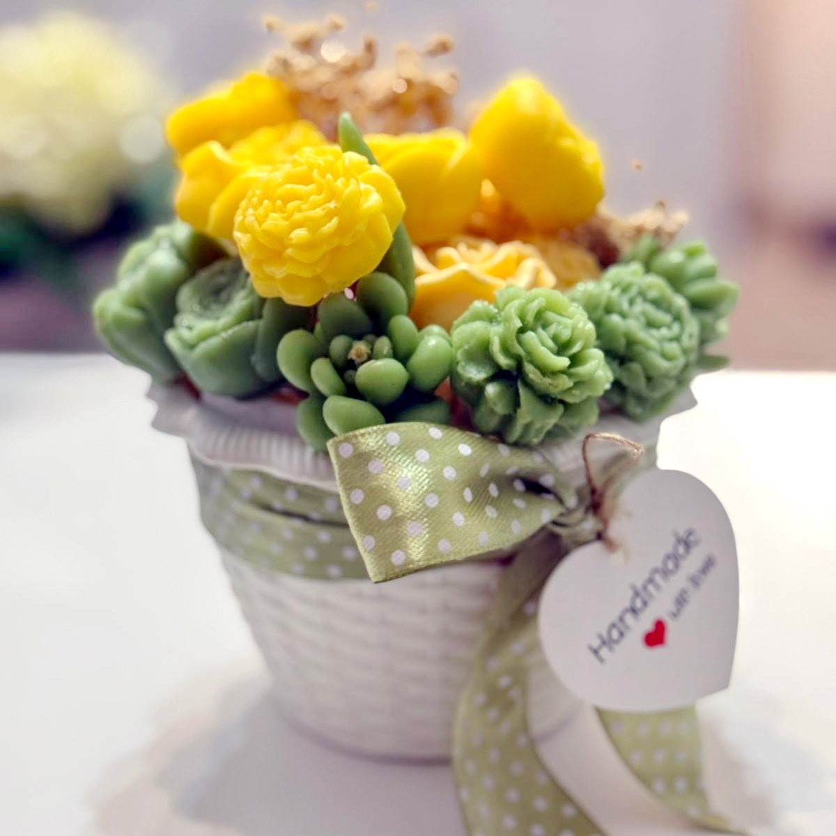 Aranjament din flori de sapun [3]