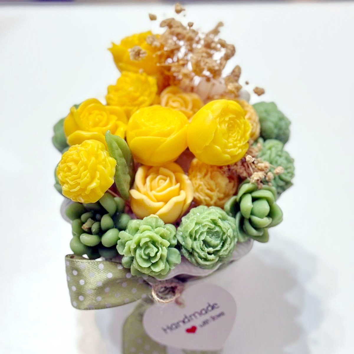 Aranjament din flori de sapun [4]