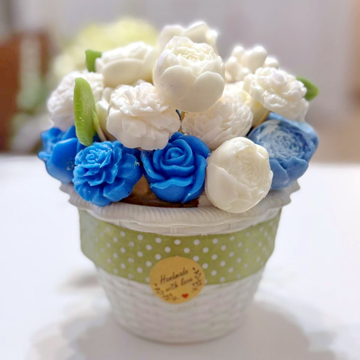 Aranjament din flori de sapun [4]