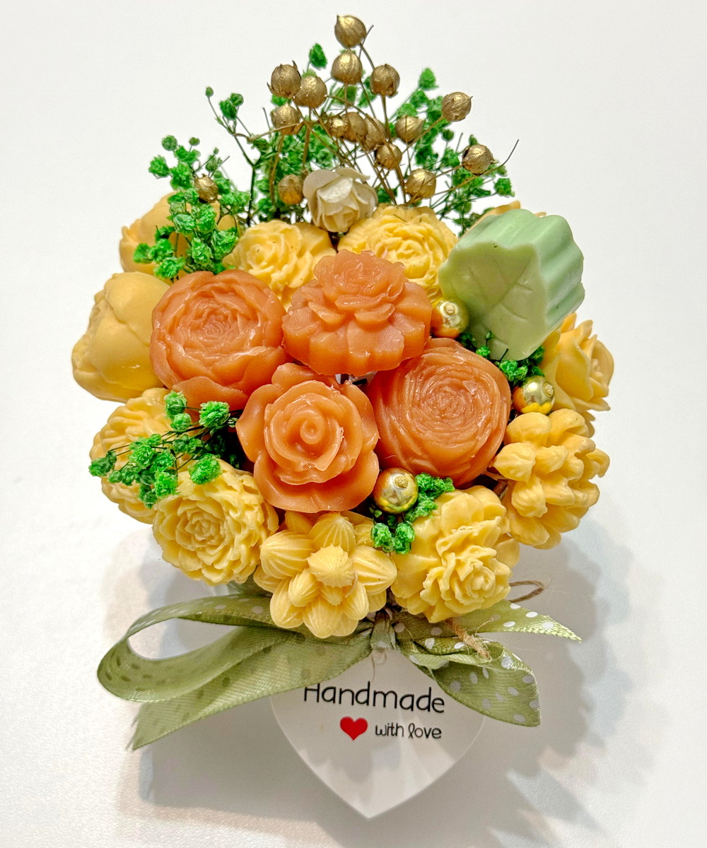 Aranjament din flori de sapun [4]