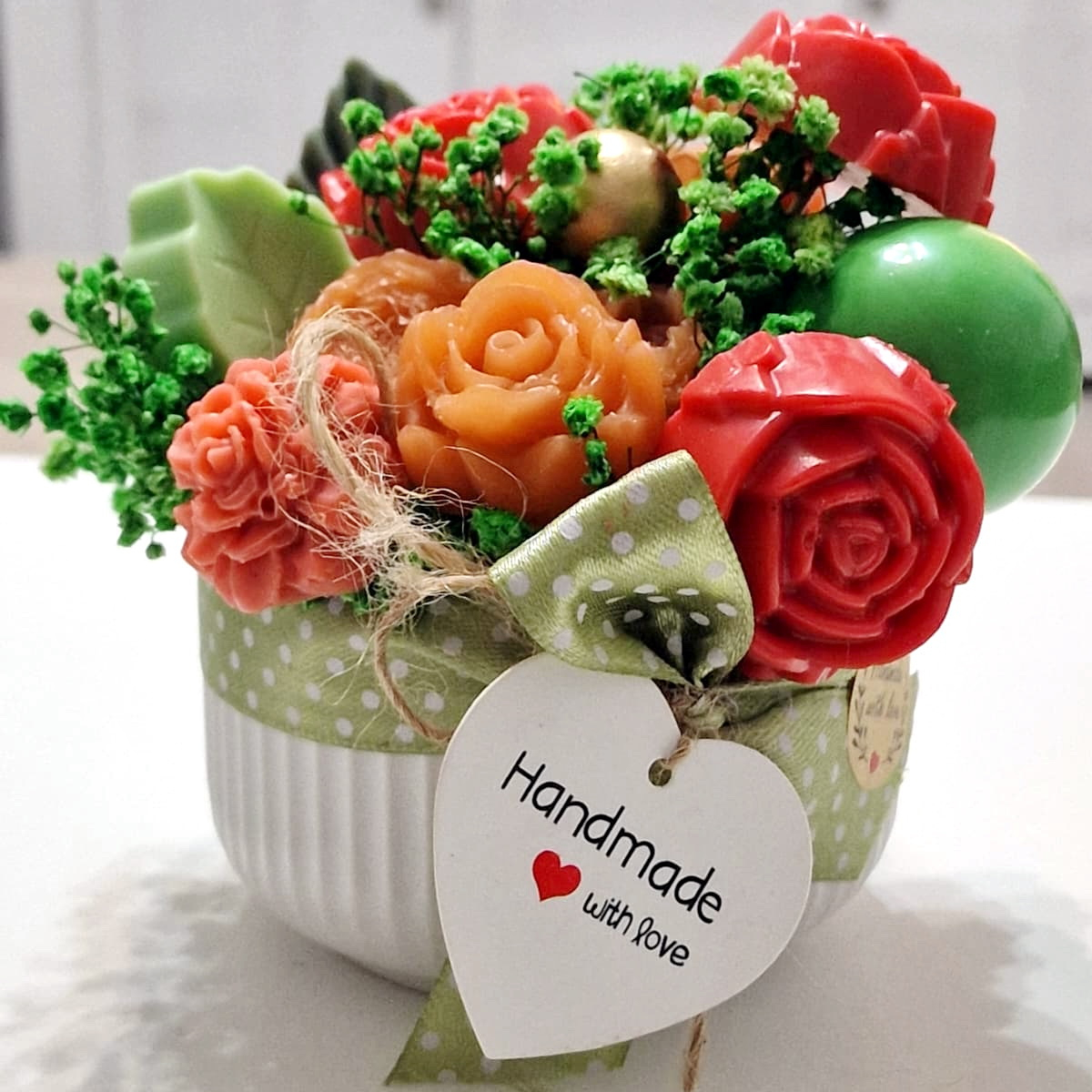 Aranjament din flori de sapun [3]