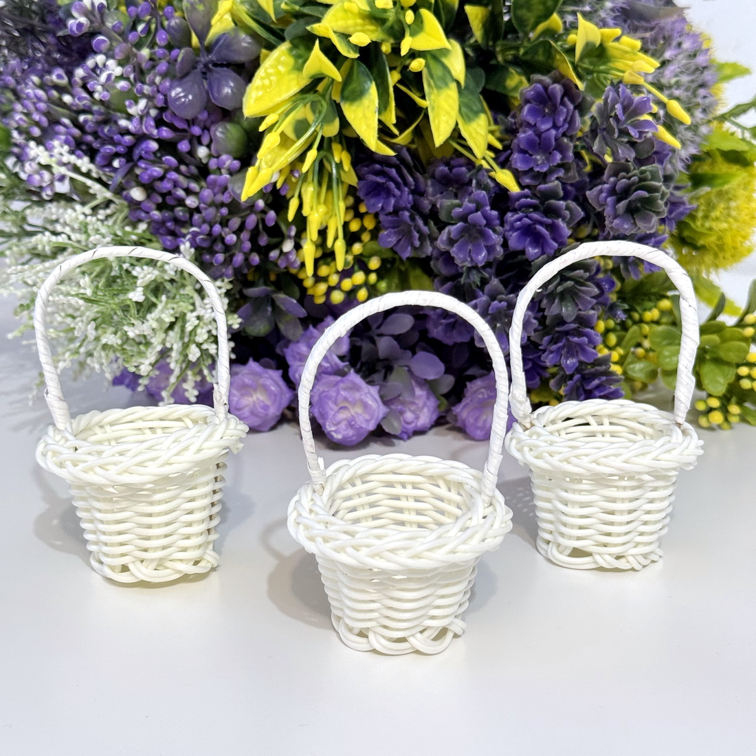 Cosulet alb pentru aranjamente florale cu tortita [4]