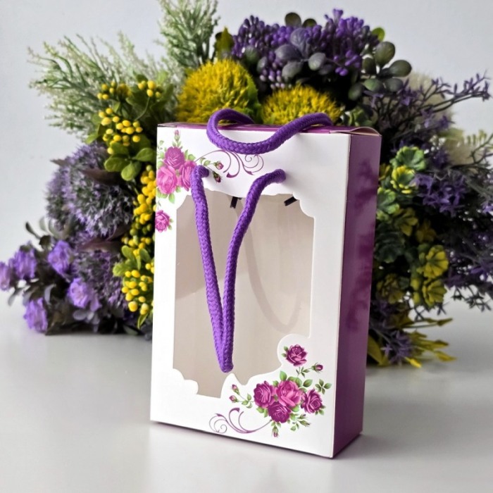 Cutie din carton alb si mov cu fereastra model floral 15cm x 10cm x 4,5cm [2]