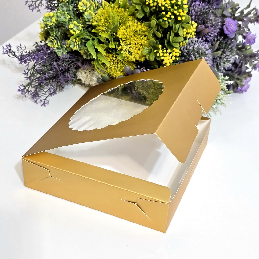 Cutie din carton aurie cu fereastra 20cm x 20cm x 5cm [7]